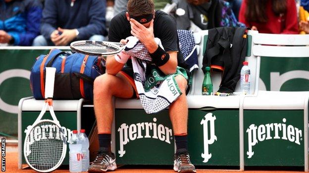 Cameron Norrie with his head in his hands