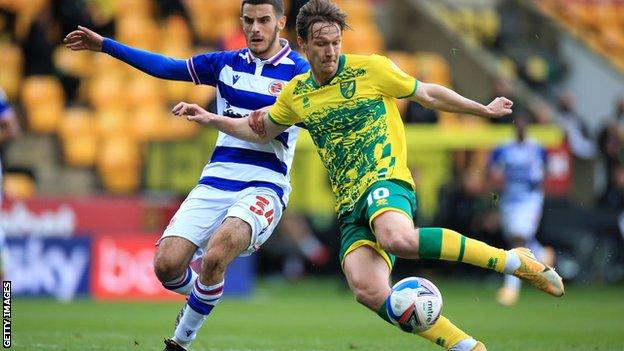 Kieran Dowell scores for Norwich against Reading