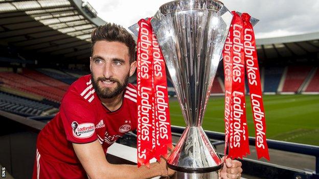 Aberdeen captain Graeme Shinnie with the Scottish Premiership trophy