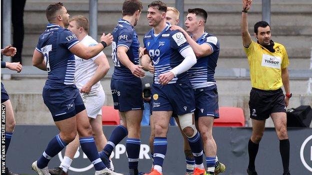 Sale wing Tom Roebuck scored the opening try against Ospreys