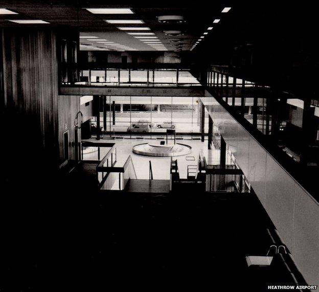 Baggage collection hall in 1969