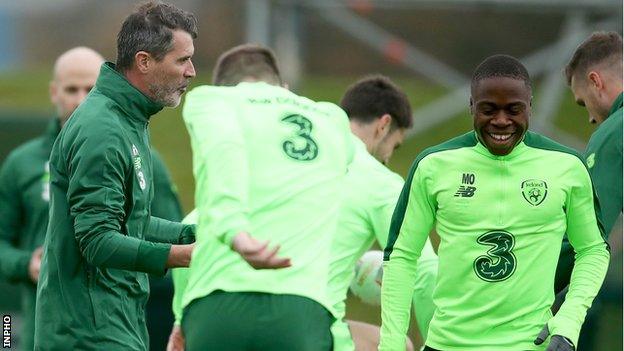 Roy Keane and Michael Obafemi in training with the Republic of Ireland