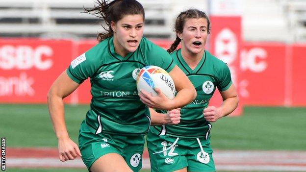 Vicki Elmes Kinlan runs in one of Ireland's tries in the pool game against France in Langford, British Columbia