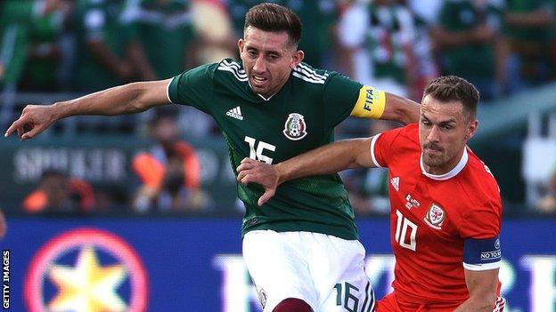 Wales midfielder Aaron Ramsey (R) challenges Hector Herrera of Mexico during the draw in Pasadena