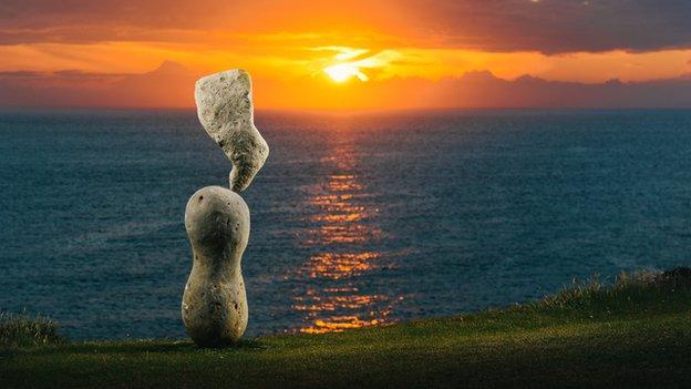 Gravity defying rock sculptures