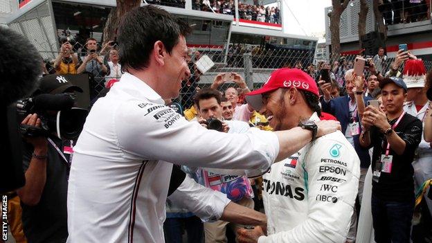 Toto Wolff congratulates Lewis Hamilton