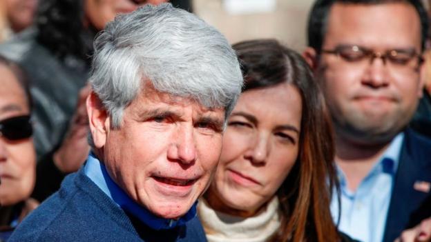 Donald Trump pardons former Illinois governor Rod Blagojevich - BBC News