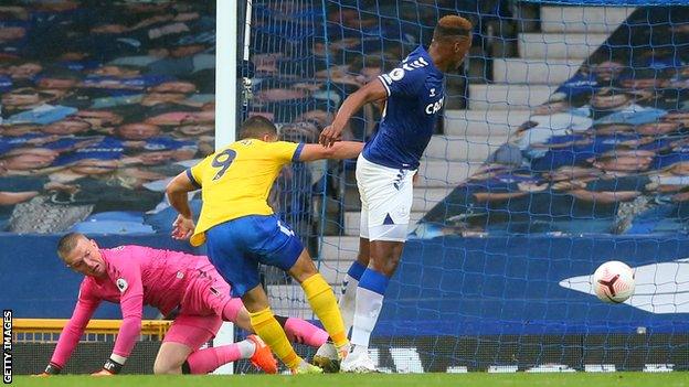 Neal Maupay scores for Brighton nafter Pickford (right) has dropped the ball