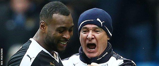 Ranieri celebrates his team's second goal against Manchester City with Wes Morgan