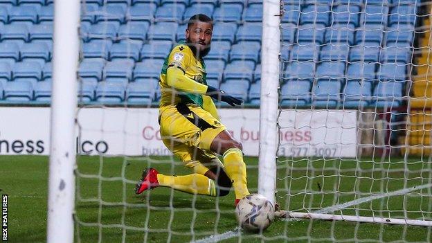 Leon Clarke scores against Scunthorpe United in League Two