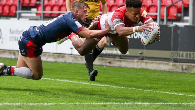 Regan Grace try for St Helens