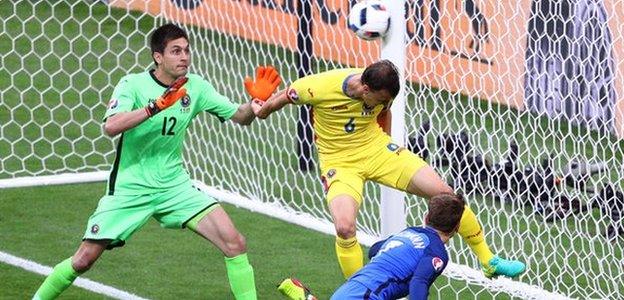 Antoine Griezmann hits the post with a header