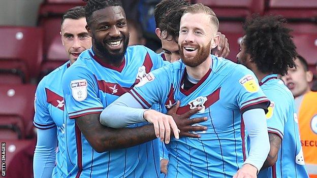 Kevin van Veen, right, made over 100 Scunthorpe appearances across two spells