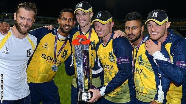 (From left) Jim Troughton, Varun Chopra, Chris Woakes, Ian Bell, Ateeq Javid and Laurie Evans celebrate the Bears' T20 Blast triumph in 2014