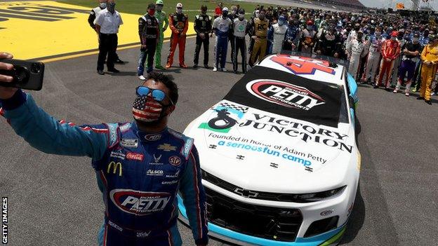 Bubba Wallace, driver of the #43 Victory Junction Chevrolet, takes a selfie with NASCAR drivers that pushed him to the front of the grid as a sign of solidarity