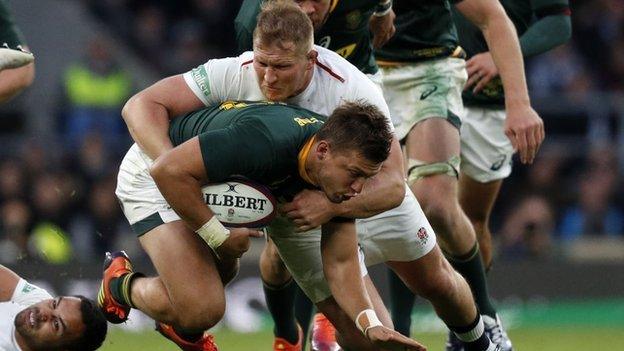 Dylan Hartley tackles Handre Pollard