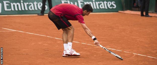 Novak Djokovic drawing a heart in the Roland Garros clay