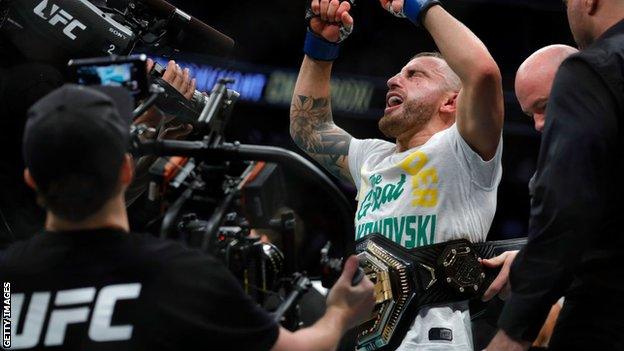 Alexander Volkanovski celebrates