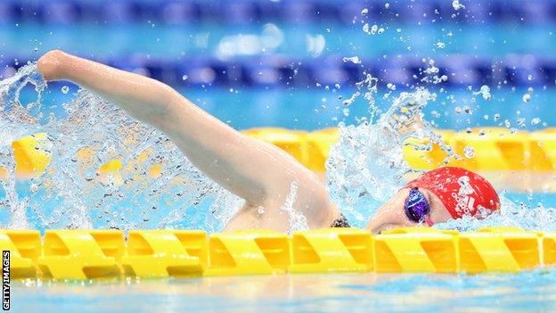 Toni Shaw in action winning bronze in the women's S9 400 metre freestyle at the Tokyo Paralympics