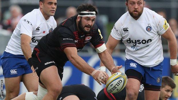 Juan Figallo passes the ball