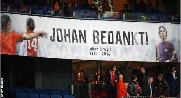 Johan Cruyff tribute during Netherlands v France