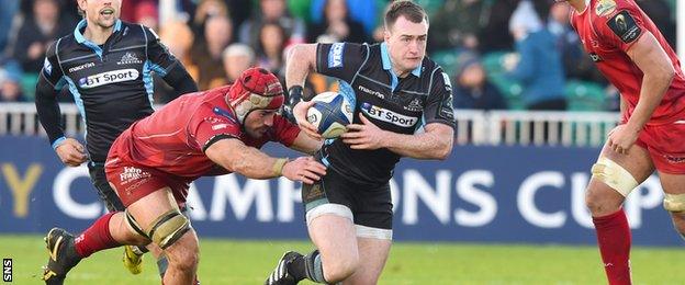 Stuart Hogg carries for Glasgow Warriors