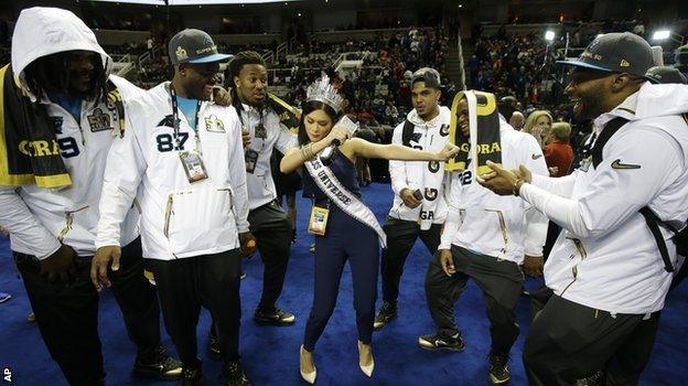 Pia Wurtzbach and the Panthers players