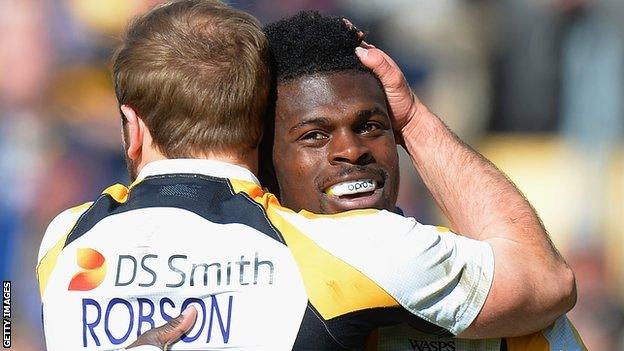 Christian Wade is congratulated by team-mate Dan Robson after try number four at Sixways