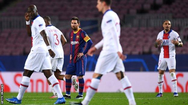 Lionel Messi surrounded by Paris St-Germain players