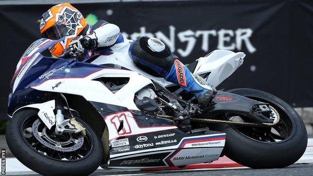 Stephen Thompson in action in superbike practice at the 2015 North West 200