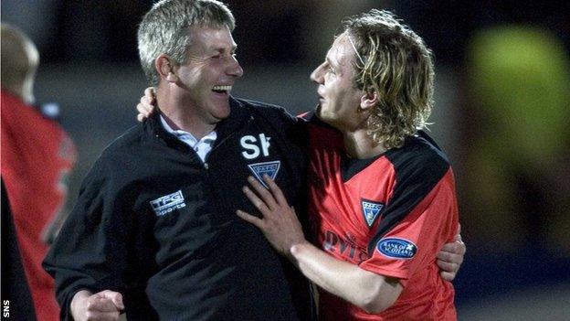 Stephen Kenny and Tam McManus embrace in celebration with Dunfermline Athletic