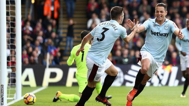 Javier Hernandez scores