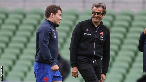 Antoine Dupont and Fabien Galthie in training