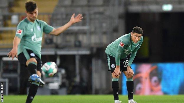 Schalke players look dejected