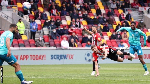 Brentford's Vitaly Janelt levels the aggregate score at 2-2