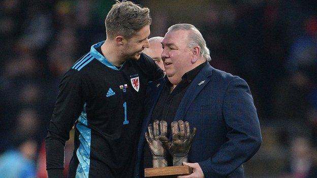 Wales' Wayne Hennessey revives a award for his 100th cap from former Wales goalkeeper Neville Southall