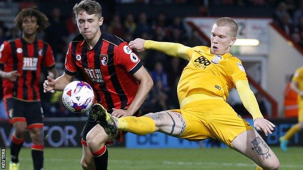 Simon Makienok nets his hat-trick