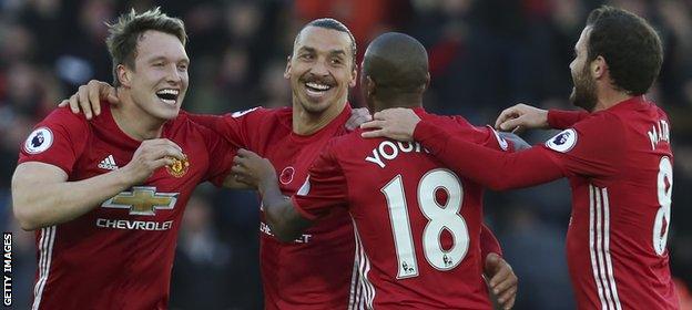 Man Utd players celebrate