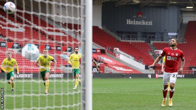 Nakhi Wells misses a penalty