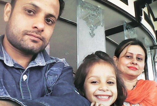 Winning selfie of Amit and his wife Rita with their daughter Vanshika