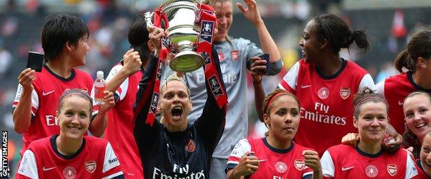 Shelley Kerr celebrates winning the FA Cup with Arsenal in 2014