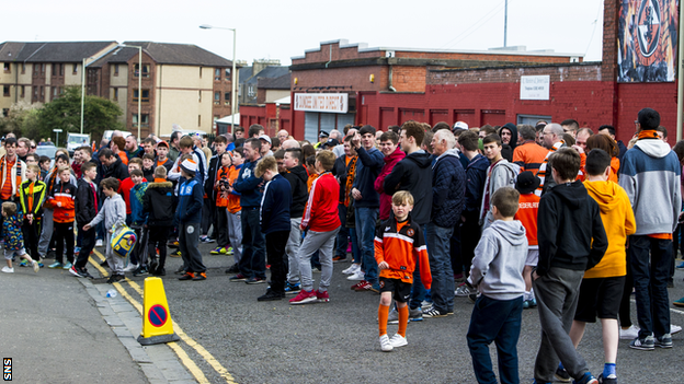 Dundee United fans outside Tannadice