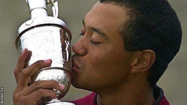 Tiger Woods kisses the Claret Jug after winning his first Open Championship in 2000