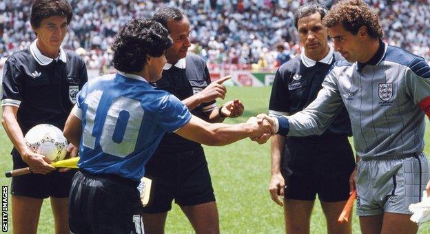 Diega Maradona and Peter Shilton shake hands at the 1986 World Cup