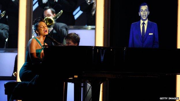 Alicia Keys performs with Frank Sinatra at the 2008 Grammy Awards