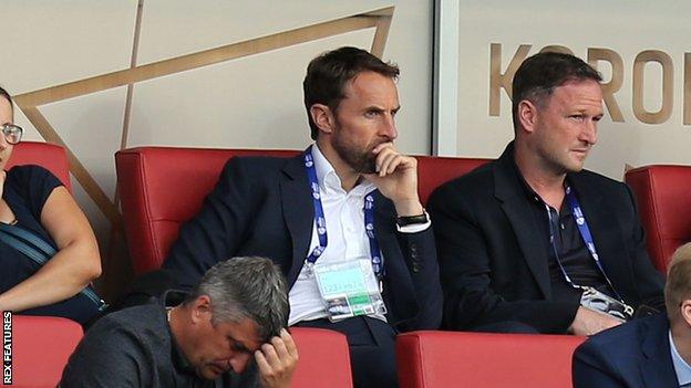 Gareth Southgate (centre)