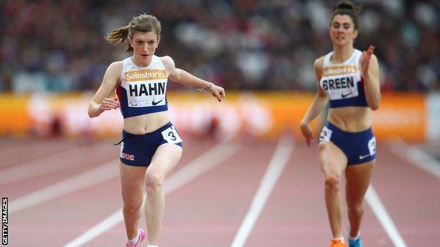 Sophie Hahn (left) winning T38 100m gold at the 2015 World Championships ahead of compatriot Olivia Breen