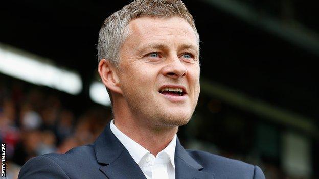 Ole Gunnar Solskjaer in the Cardiff dugout