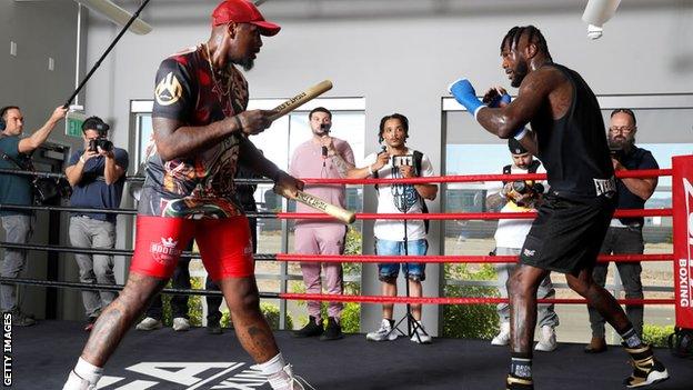 Deontay Wilder trains with Malik Scott