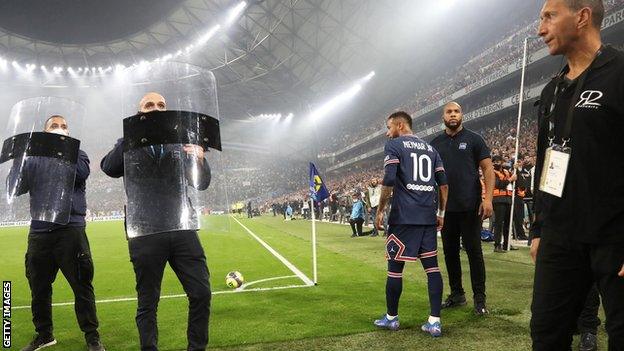 Security staff shield Neymar as he tries to take a corner